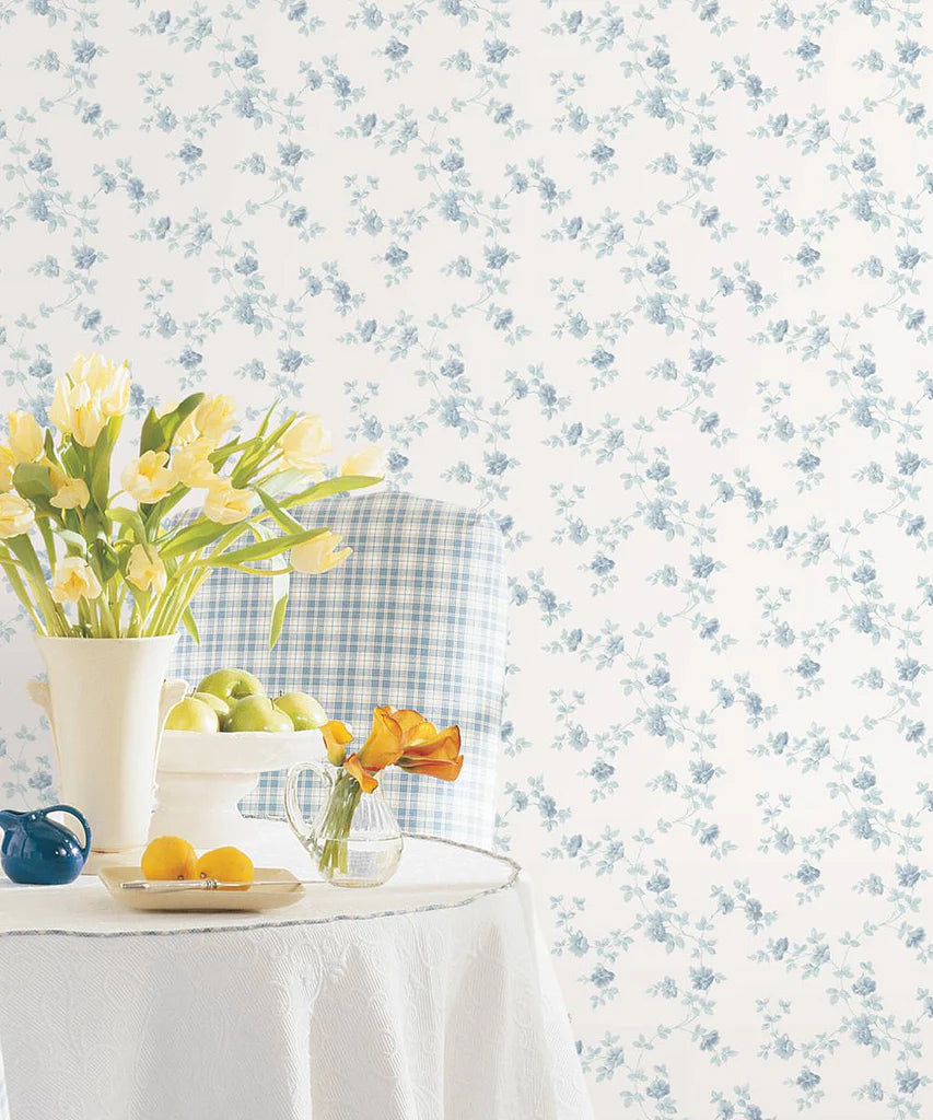 Pretty little florals Wallpaper